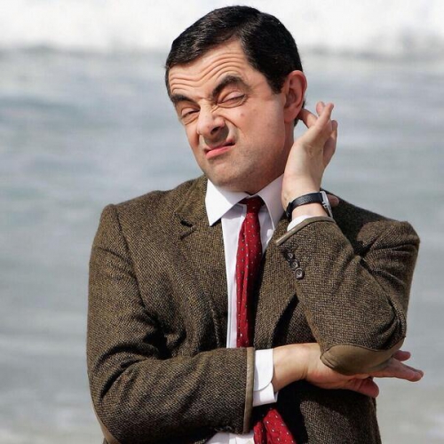 BwDo9KHIcAAYrfr Mr bean sceptique sur les socialos.jpg