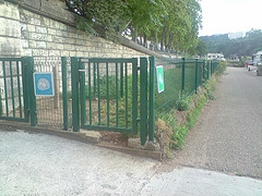 Parc à chiens cloturé- Perrache a proximité du chemin de fer quai rambaud.jpg