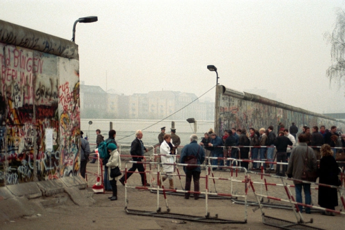 800px-891121c_berlin_potsdamer_platz.jpg