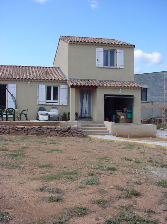 construction mur en pierre sèche + terrasse devant le garage (2008-2009)