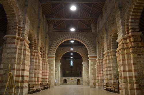 Tournus abbaye St Philibert 2.jpg