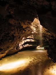 grottes d'Azé (rivières souterraines).jpg