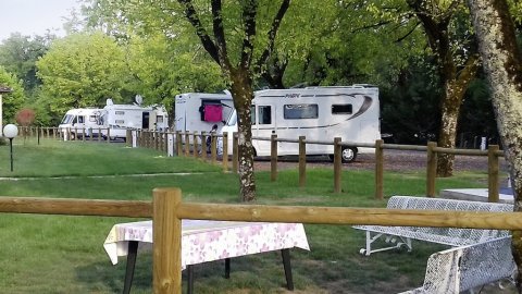 vayrac-dans-le-lot-a-une-nouvelle-aire-camping-car-park.jpg