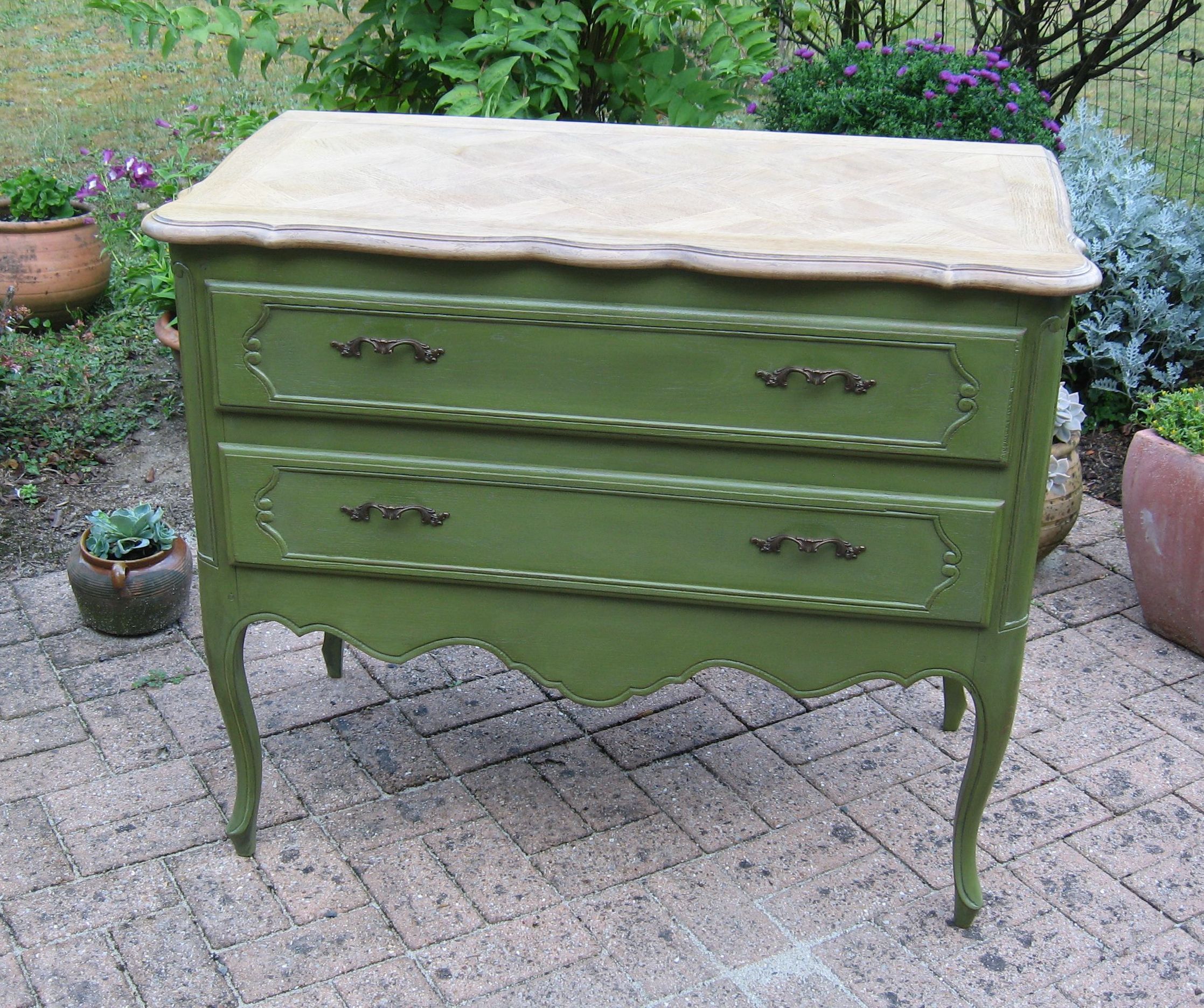 Commode-olive.jpg