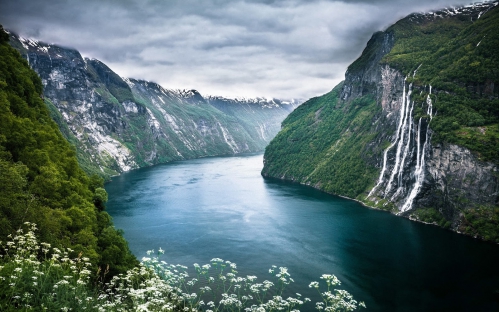 Beautiful-scenery-of-Norway-Geiranger-Fjord_2560x1600.jpg