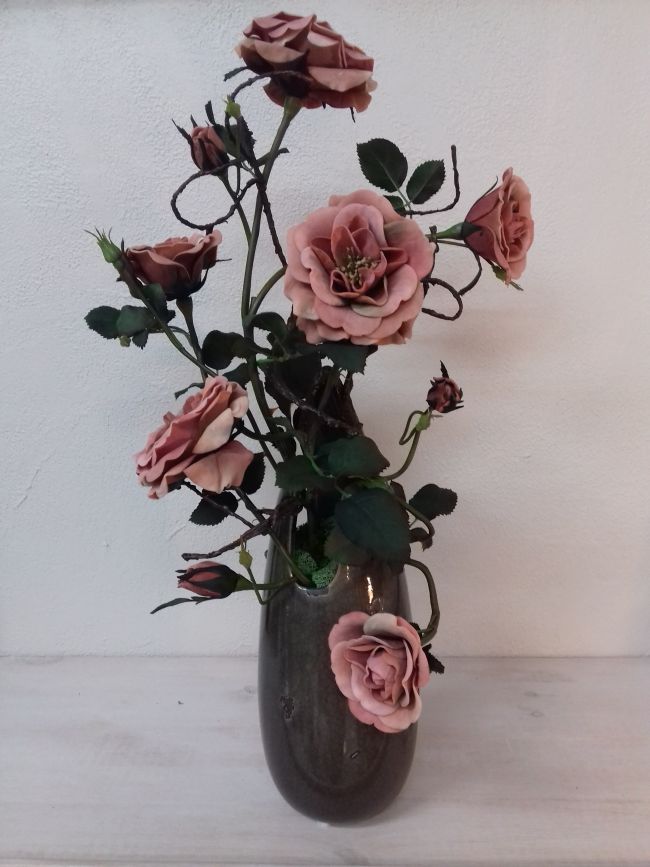 Bouquet de roses anciennes, hauteur 55cm.