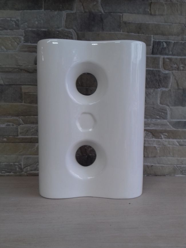 Vase porcelaine, hauteur 25.5 cm .