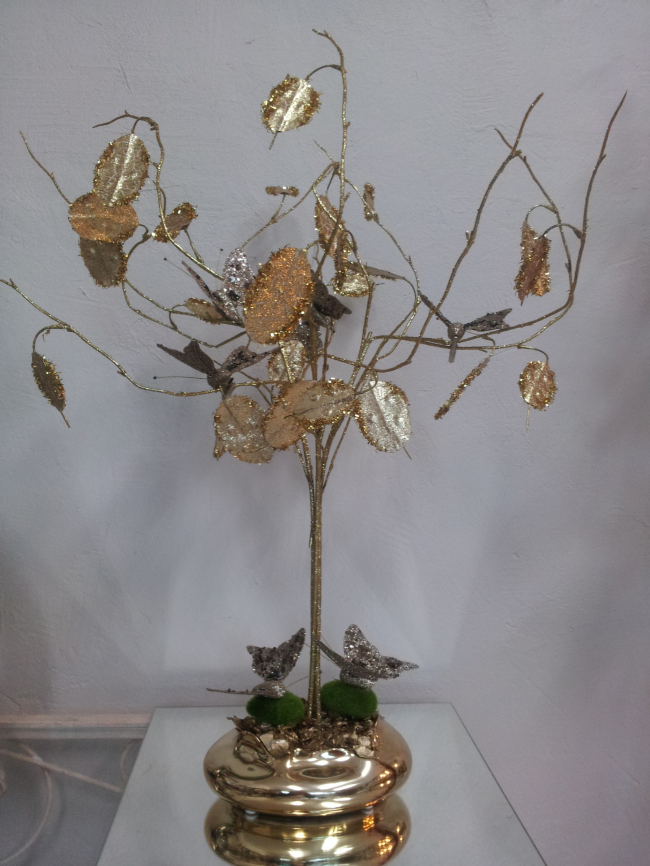 Vase doré avec branchage Or et papillons. Hauteur 55 cm