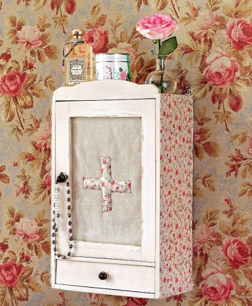 armoire-pharmacie-fleurs.jpg