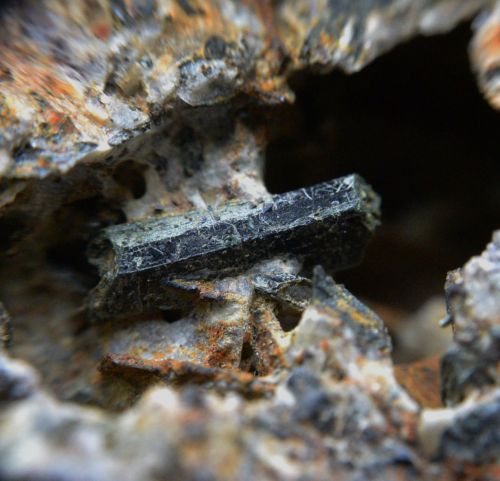 Hedenbergite, Lavastrie, quasi centimétrique.