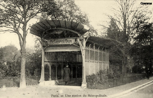 Une station du Métropolitain Porte Dauphine.PNG