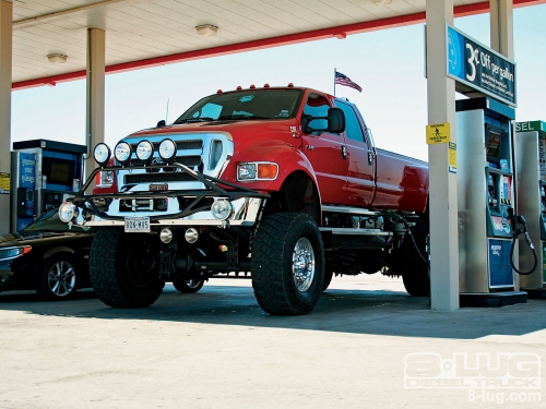 0809_8l_07_+2006_ford_f650+front_view.jpg