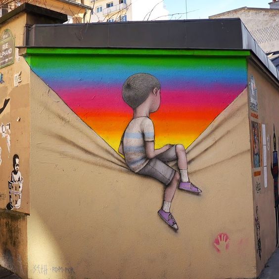 mur enfant découvrant arc en ciel.jpg