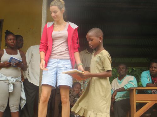 Dons de livres et manuels scolaires à l'école de Gadza Wukpé (été 2014)