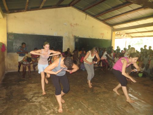 Stage de danse lors d'un séjour solidaire en été 2014