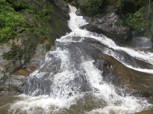 Découverte de la cascade dans les environs de Kpalimé (été 2014)
