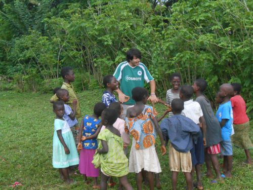 Kermesse avec les enfants du village de Gadza Wukpé (été 2014)