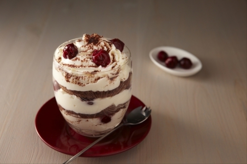 recette-e12768-verrine-facon-foret-noire-avec-dacquoise-cacao.jpg