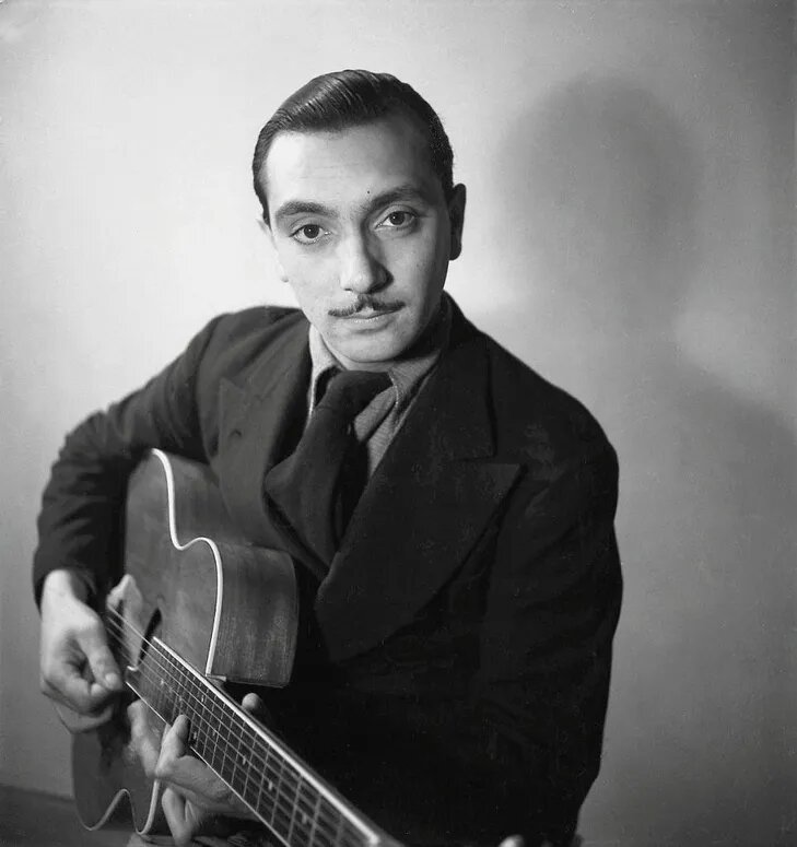 Django-Reinhardt-1933-cinq-apres-incendie-brula-deux-doigts_0.jpg