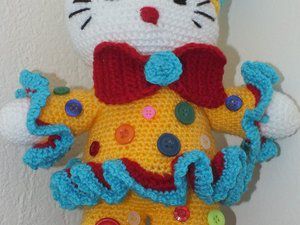 HELLO KITTY CLOWN