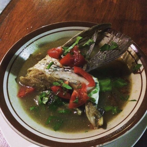 La kepala ikan sup (soupe de tête de poisson)