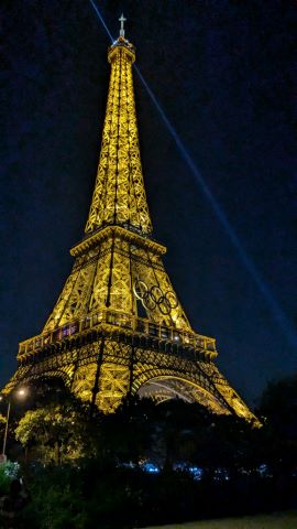 La tour Eiffel illuminée