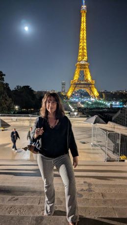 Place Trocadéro devant la tour Eiffel illuminée