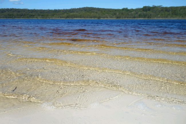 Le lac marron, eau translucide et pure mais un drôle d'effet 