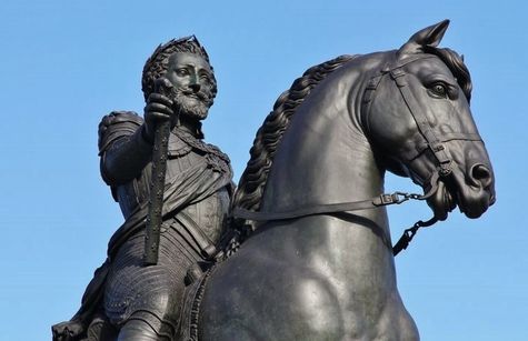 Détail de la statue équestre d'Henri IV au Pont-Neuf.jpg