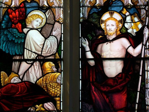 Résurrection vitrail de Kempe  St Andrew West Wratting Cambridgeshire.jpg