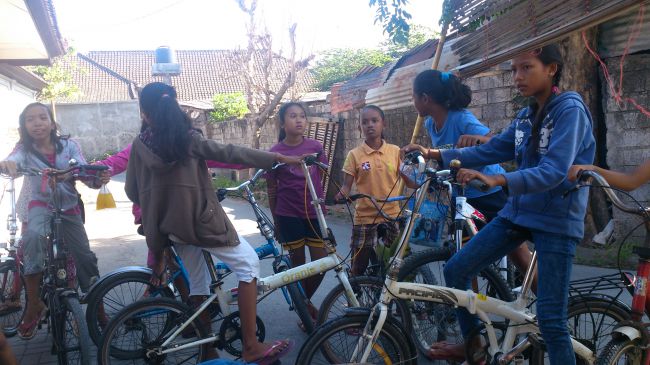 Plein de n'enfants : La puissance de la guimbarde, ils sont restés avec nous quelques heures, nous ont indiqués le chemin toussa