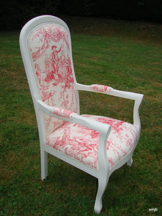 fauteuil Voltaire toile de Jouy rose et patine Blanche
