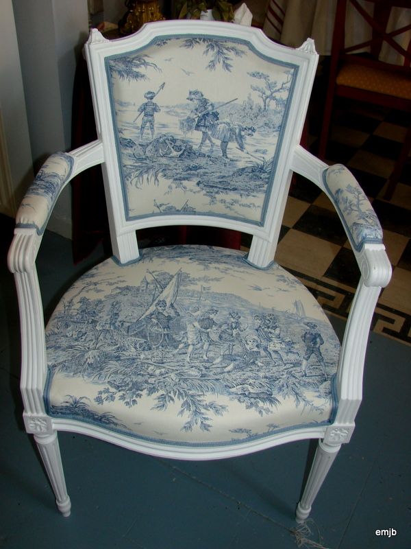 Le fauteuil  Louis XVI patine blanche et toile de Jouy **Jeux d'eau**