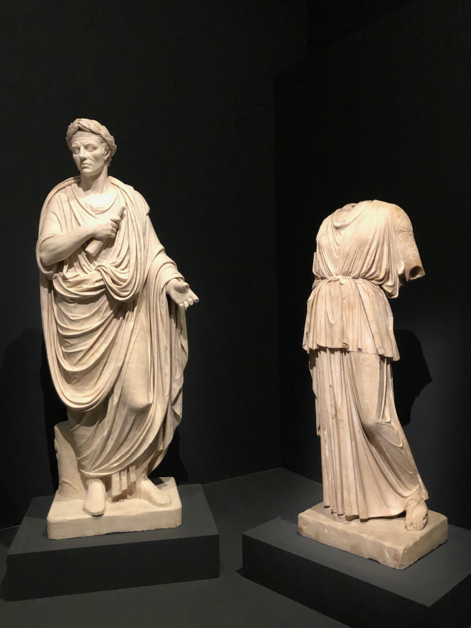 Statue de César
Statue de jeune femme
