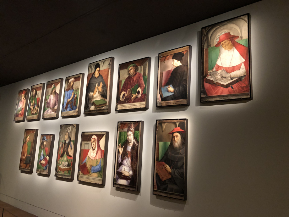 ces 14 portraits appartiennent à la série des 28 effigies d'hommes illustres qui décoraient les murs du Studiolo du duc Federico de Montefeltro (1422-1482) dans son palais d'Urbino
ils ont été vendus au Marquis de Campana en 1812
