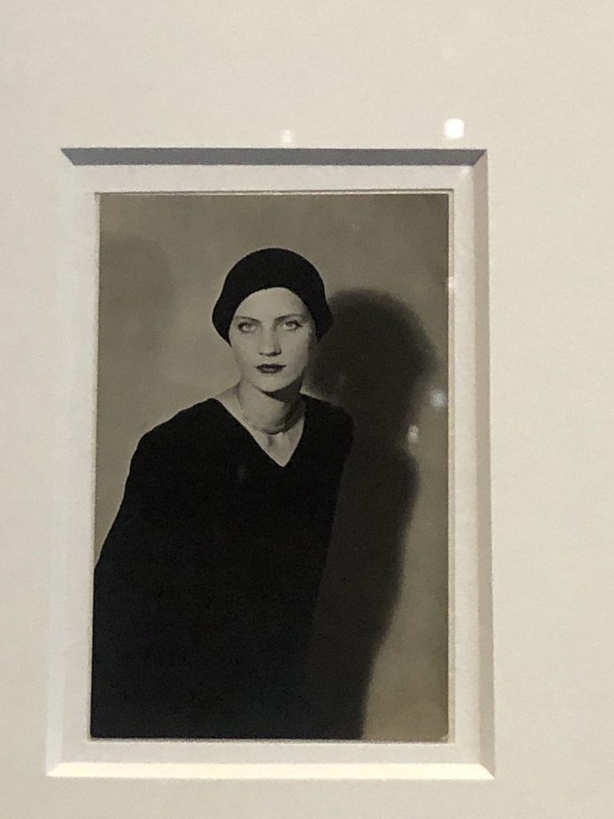 Lee Miller au chapeau noir
1930
