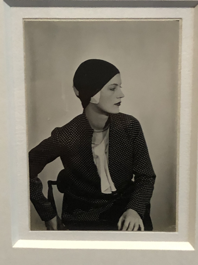 Lee Miller au chapeau noir
1930