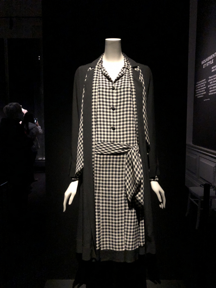 Ensemble de jour robe et manteau
vers 1927 1928
Sergé de soie imprimé noir et blanc, crêpe de soie noir