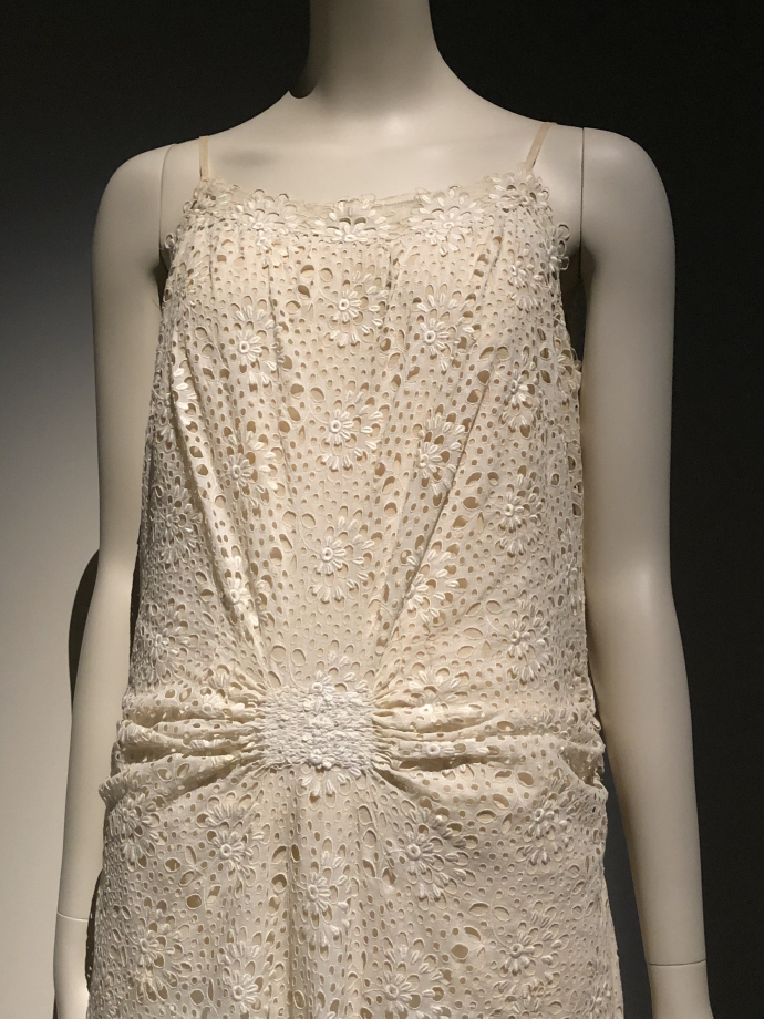 robe printemps été 1930
broderie anglaise blanche