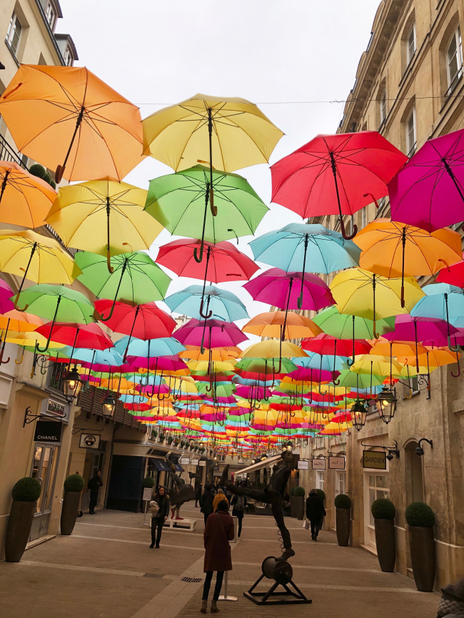 Parapluies au Village Royal