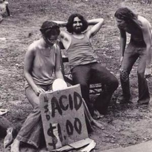 https://static.blog4ever.com/2016/03/816195/Chronique-6--bonus----Woodstock-69--vente-de-drogue-.jpg