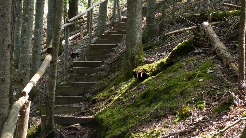 https://static.blog4ever.com/2016/03/816195/Lac-au-sommet---Escalier.JPG