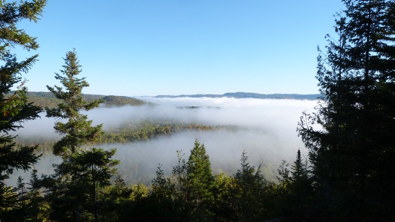 https://static.blog4ever.com/2016/03/816195/Parc-Mauricie---Sentier-Lac-du-Pimbina---Brouillard.JPG