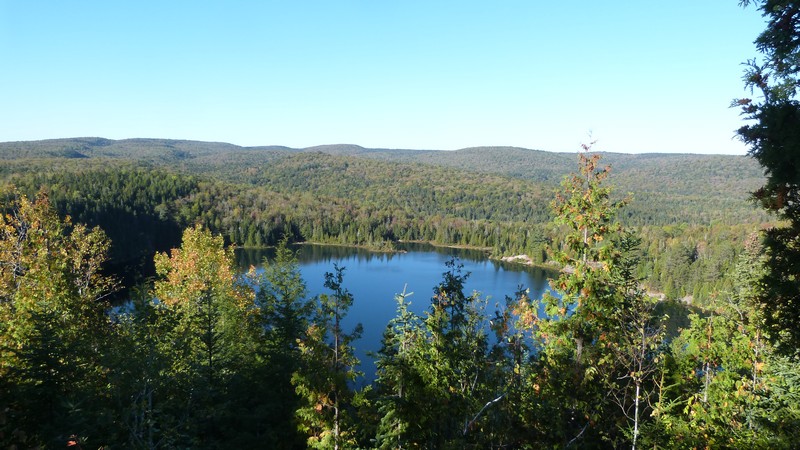 https://static.blog4ever.com/2016/03/816195/Parc-Mauricie---Sentier-Lac-du-Pimbina---Lac-Solitaire.JPG