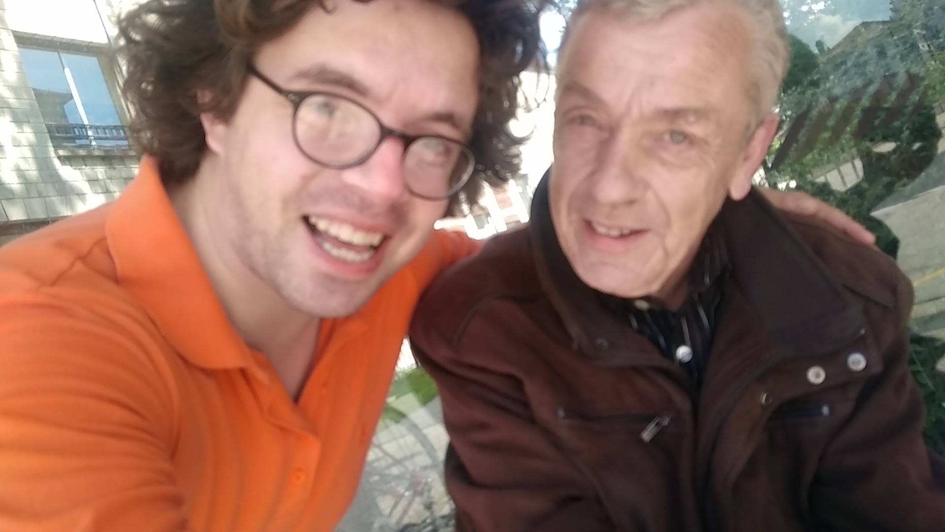 Avec l'homme a la cigarette