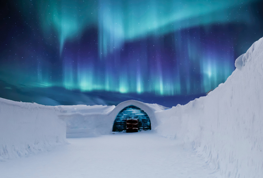 Igloo dans la neige et aurores baureales dans le ciel