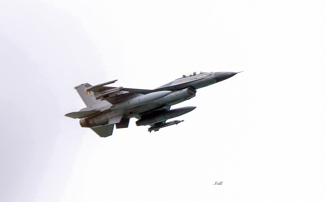 Avion F16 Belge (1).JPG