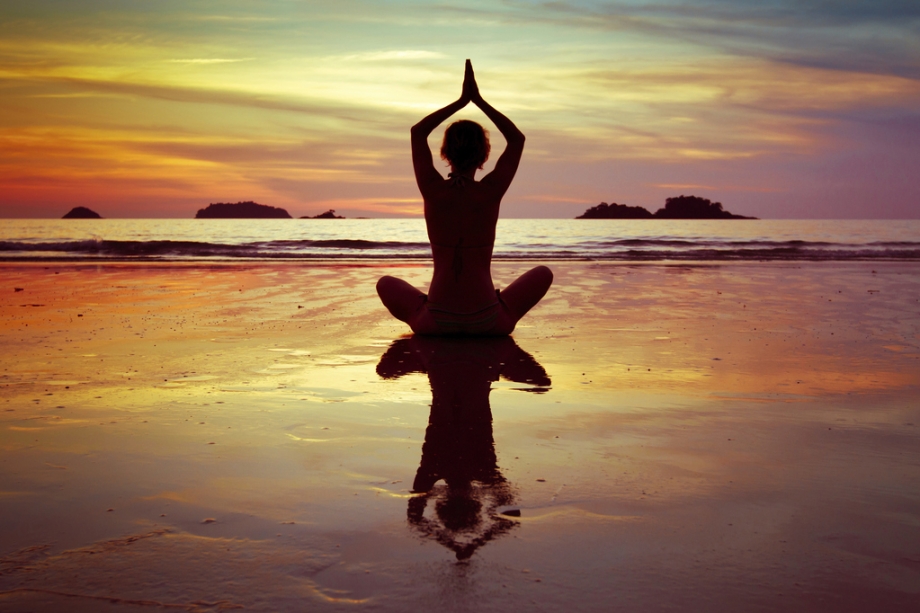 yoga-coucher-soleil-full-10404516.jpg