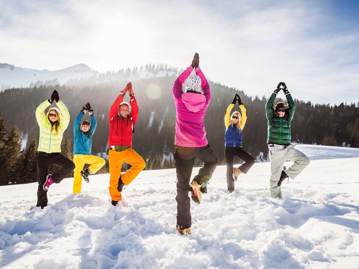 sports-d-hiver-5-raisons-de-se-mettre-au-yoga-quand-on-fait-du-ski.jpeg