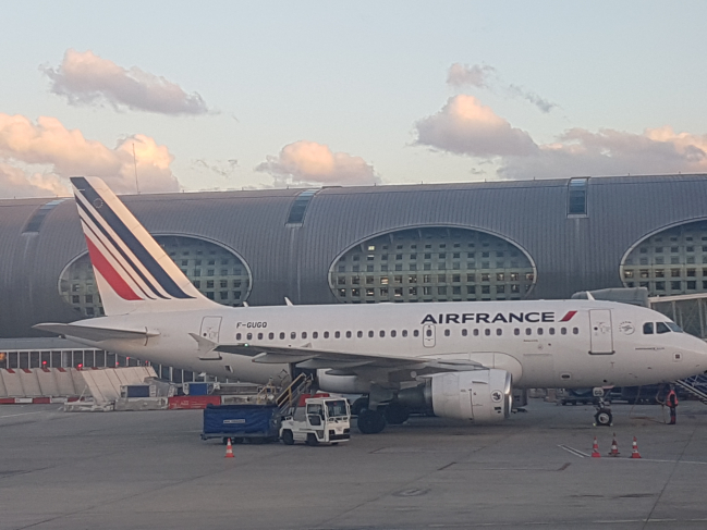 Airbus Air France devant le Terminal F2 à Roissy